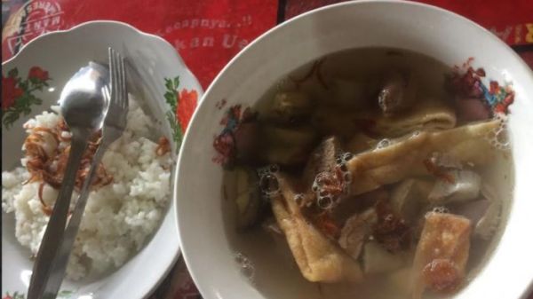 Menu timlo komplit yang disajikan oleh Warung Timlo Sastro, Sabtu, (27/1/2018).