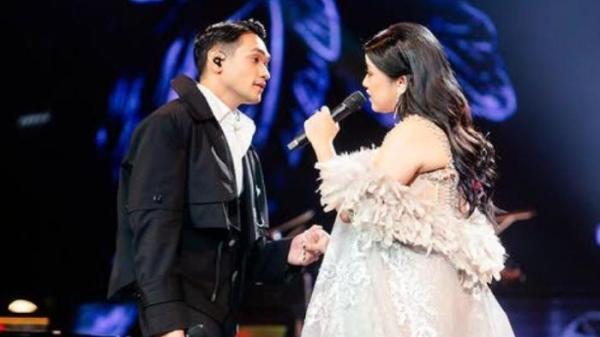 RESULT AND REUNION - Penampilan Shabrina duet bareng Afgan di babak Result and Reunion Indonesian Idol 2025, Senin (19/5/2025)