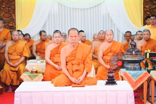 ข่าวสดพระเครื่อง - องคมนตรีเชิญหิรัญบัฏพัดยศ ถวาย‘พระพรหมวชิรคุณาธาร’