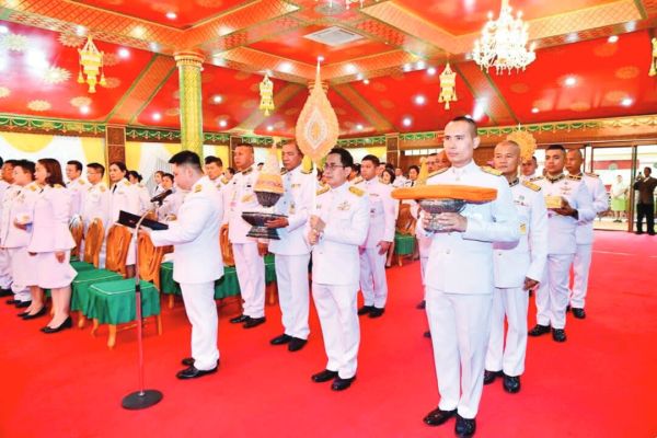 ข่าวสดพระเครื่อง - องคมนตรีเชิญหิรัญบัฏพัดยศ ถวาย‘พระพรหมวชิรคุณาธาร’