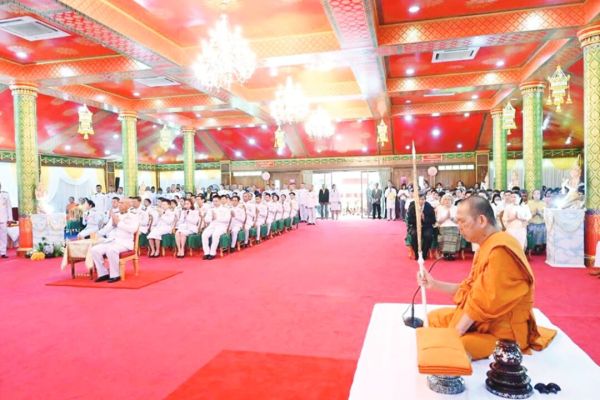 ข่าวสดพระเครื่อง - องคมนตรีเชิญหิรัญบัฏพัดยศ ถวาย‘พระพรหมวชิรคุณาธาร’