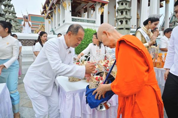 รายงานพิเศษ - พิธีเจริญพระพุทธมนต์ เวียนเทียนวันวิสาขบูชา