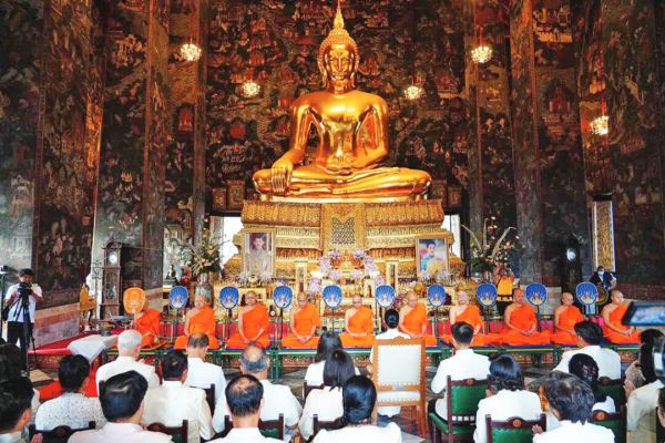 รายงานพิเศษ - พิธีเจริญพระพุทธมนต์ เวียนเทียนวันวิสาขบูชา