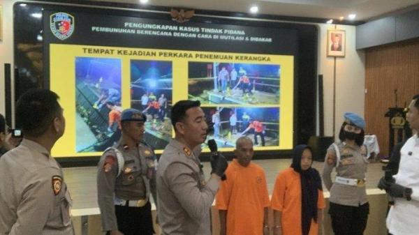 KASUS MUTILASI - Jajaran Polres Cianjur saat menujukan proses penyelidikan kasus mutilasi di Kecamatan Sukaresmi, Kabupaten Cianjur, Senin (19/5/2025).