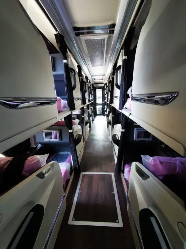 Bus suites class PO Sahaalah buatan karoseri Laksana