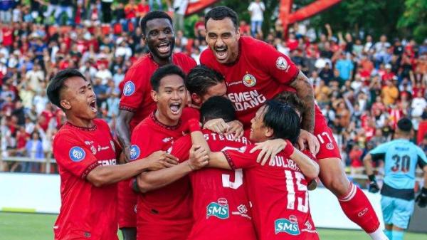 SELEBRASI SEMEN PADANG - Para pemain PS Semen Padang merayakan gol ke gawang lawan dalam sebuah pertandingan kompetisi Liga 1 2024/2025. (Instagram Semen Padang - 18/5/2025)