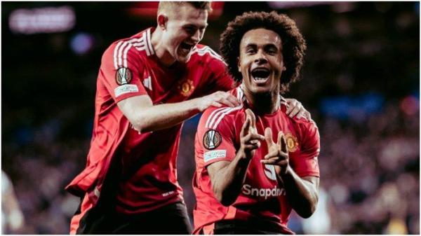 SELEBRASI ZIRKZEE - Pemain Manchester United Joshua Zirkzee melakukan selebrasi usai membobol gawang Real Sociedad pada leg pertama babak 16 Liga Eropa 2024/2025, Jumat (7/3/2025). (Facebook Manchester United - 7/3/2025)