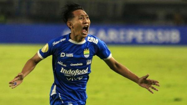 SELEBRASI BECKHAM - Selebrasi Beckham Putra setelaah mencetak gol ke gawang Bali United. Di laga ini Persib Bandung menang 2-1.