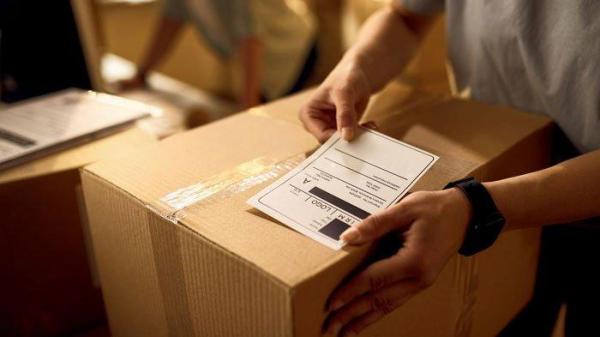 PAKET ILUSTRASI - Seorang kurir paket ternyata hanya mendapat upah sebesar Rp 1800 perpaket setiap harinya