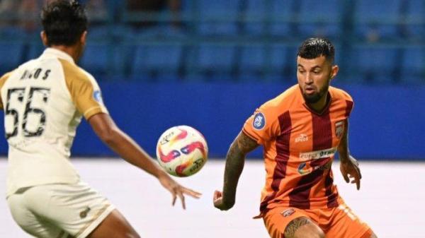 Aksi pemain Borneo FC, Stefano Lilipaly saat lawan Dewa United, pada pekan ke-10 Liga 1, Sabtu (2/11/2024) malam WIB.
