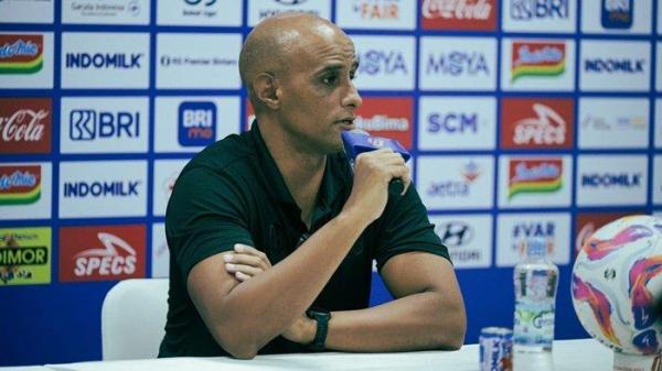 Pelatih Barito Putera Vitor Tinoc. Di eranya, Barito Putera harus degradasi ke Liga 2.