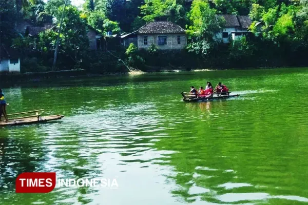 Adu-rakit-di-Telaga-Biru-3.jpg