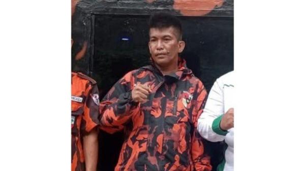 Tampang salah satu pelaku pembacokan jaksa Kejari Deli Serdang usai ditangkap Polisi, Minggu (25/5/2025). <div class=