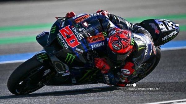 FABIO QUARTARARO - Pembalap Monster Energy Yamaha asal Prancis Fabio Quartararo berkendara saat sesi latihan Grand Prix MotoGP Thailand di Sirkuit Internasional Buriram di Buriram pada 27 Oktober 2023. (Foto Arsip Oktober 2023). LILLIAN SUWANRUMPHA / AFP