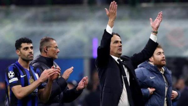 SELEBRASI INZAGHI - Selebrasi pelatih Inter Milan, Simone Inzaghi setelah mengalahkan Barcelona pada leg kedua babak semifinal Liga Champions di Giuseppe Meazza Stadium, Rabu (7/5/2025) dini hari WIB.