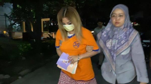 TERSANGKA  TAHAN IJAZAH - Jan Hwa Diana pemilik CV Sentoso Seal akhirnya resmi jadi tersangka atas kasus dugaan penggelapan ijazah karyawan, setelah menjalani penyidikan pada Kamis (22/5/2025) malam.