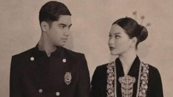 MOMONGAN - Alyssa Daguise dan Al Ghazali mengenakan busana pengantin adat Jawa. Keduanya kompak tak menunda momongan setelah menikah.