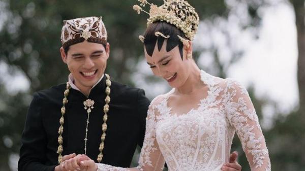 JEDA IJAB KABUL - Pernikahan Luna Maya dan Maxime Bouttier disebut tak sah karena ada jeda saat ijab kabul, Rabu (7/5/2025). Kini pasangan suami dan istri tersebut buka suara.