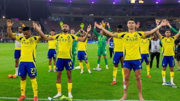 MERAYAKAN KEMENANGAN - Cristiano Ronaldo dan rekan setimnya di Al Nassr merayakan kemenangan saat menyingkirkan klub Sandy Walsh, Yokohama F Marinos di perempat final Liga Champions Asia 2024/2025, Minggu (27/4/2025). (Foto diunduh dari laman AFC - 27/4/2025)