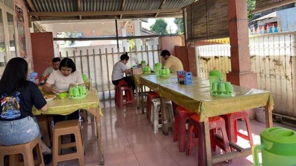 Potret Warung Makan Tinutuan Om Ade di Tikala Manado Sulawesi Utara