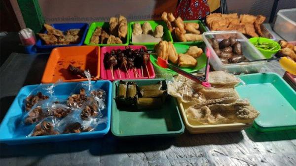 Wedangan Pak Di, yang menyajikan kuliner non halal di Kota Solo, Jawa Tengah