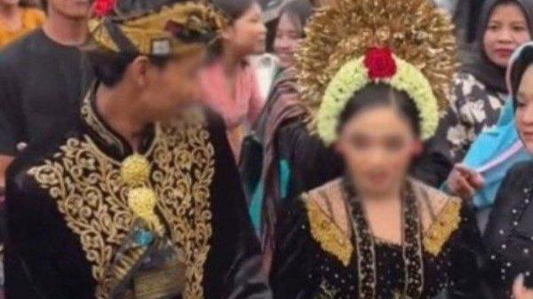 PERNIKAHAN ANAK - Tangkapan layar video viral pasangan pengantin di bawah umur di Lombok Tengah, NTB. Pengantin wantita disebut memiliki gangguan jiwa karena marah-marah. Keluarga pun membantah, Minggu (25/5/2025).
