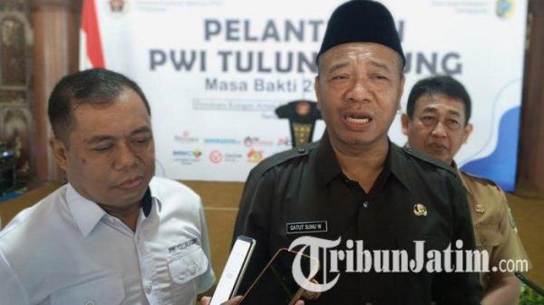 SERANGAN PERSONAL - Bupati Tulungagung, Gatut Sunu Wibowo mengaku telah mendapat serangan personal dari orang yang mengaku wartawan, Senin (26/5/2025). Gatut Sunu mengancam akan mengambil tindakan hukum, karena merasa kehormatannya diinjak-injak dan direndahkan.