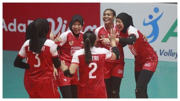 Selebrasi penggawa Timnas voli putri Indonesia saat berlaga di AVC Challenge Cup 2023 for Women babak 8 besar di GOR Tri Dharma, Gresik, Jawa Timur, Rabu (21/6/2023). Timnas voli putri Indonesia sukses kalahkan Australia 3-0.