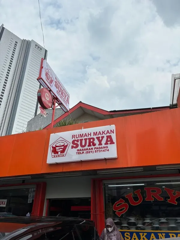 RM Padang di Jakarta Ini Punya Segmen Umur Pelanggan