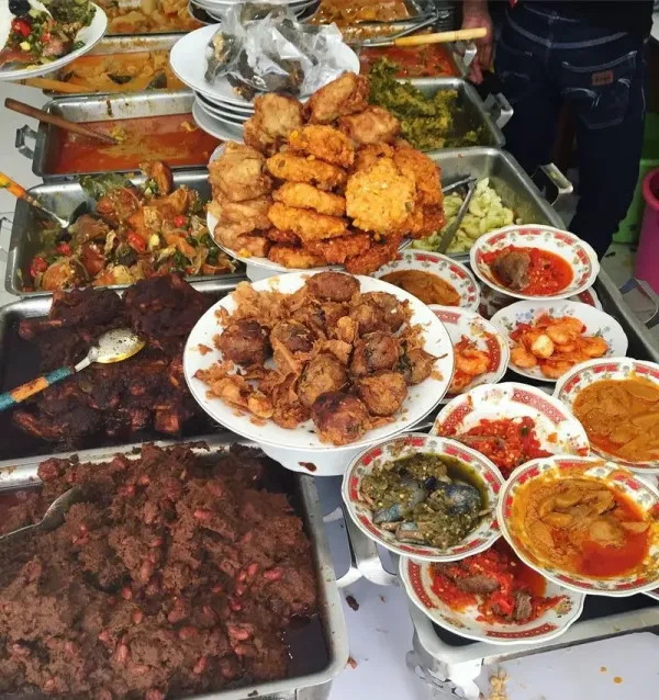 RM Padang di Jakarta Ini Punya Segmen Umur Pelanggan