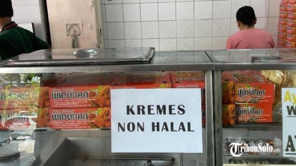 AYAM GORENG WIDURAN - Suasana di Ayam Goreng Widuran Jalan Sutan Syahrir, Kepatihan Kulon, Jebres, Solo, Sabtu (24/5/2025). Heboh di media sosial Ayam Goreng Widuran di Kota Solo ternyata dimasak dengan bahan yang tidak halal.