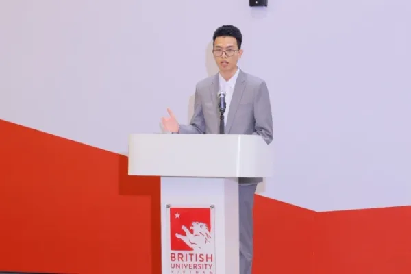 Khoa Dang represented the scholarship champions delivering a speech at BUV’s Scholarship Award Ceremony. Photo courtesy of BUV