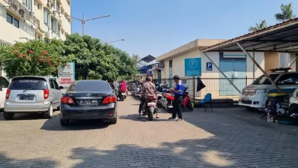 Kondisi area parkir RSUD Tangerang Selatan yang kini tak lagi dikuasai ormas Pemuda Pancasila (PP). (Taufiq/detikcom)
