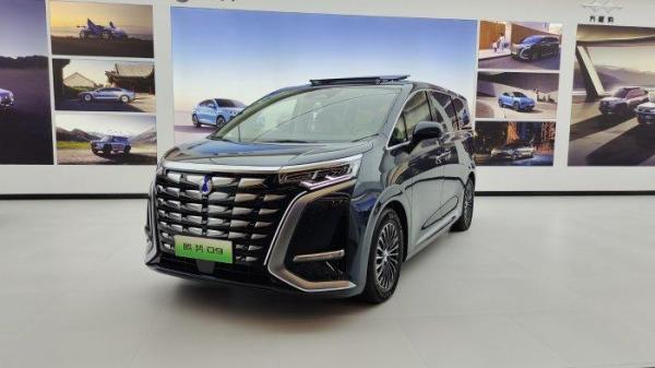 Denza D9 di Gallery BYD, Head Quarter BYD, Shenzhen, China, Senin (25/11/2024).