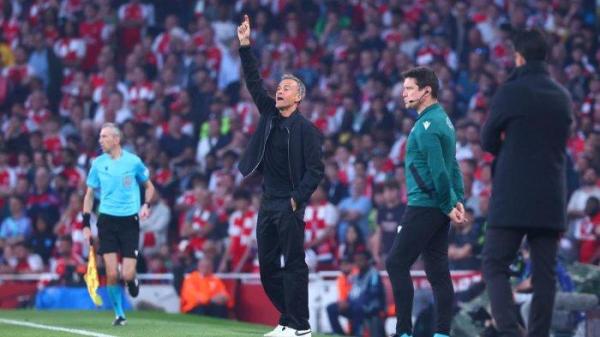 INSTRUKSI ENRIQUE - Pelatih asal Spanyol, Luis Enrique dalam pertandingan leg pertama semifinal Liga Champions 2024/2025 antara Arsenal vs Paris saint-Germain (PSG) di Stadion Emirates, Rabu (30/4/2025) - (Website PSG - 30/4/2025)