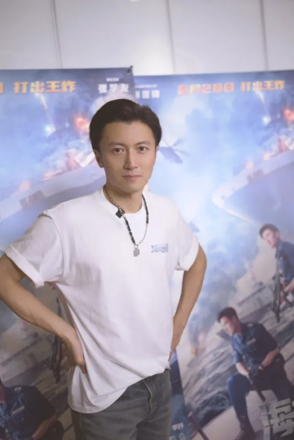 Hong Kong Star Nicholas these. Photo from T E Weibo