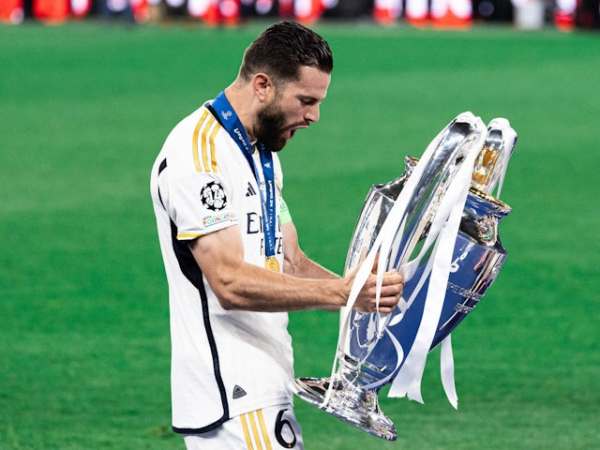Real Madrid's Nacho Fernandez with the Champions League trophy on June 1, 2024