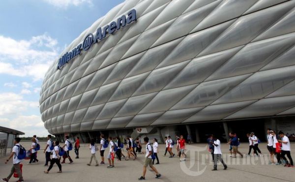 Stadion Sepak Bola Allianz Arena, Muenchen, Jerman, Minggu (11/8/2013). Stadion moderen karya arsitek ternama Jaques Herzog dan Pierre de Meuron ini mampu menampung 70.000 penonton. KOMPAS IMAGES/KRISTIANTO PURNOMO