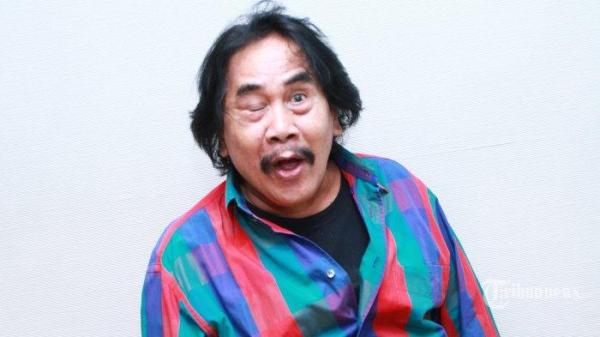 Aktor film dan komedian, Jaja Miharja berpose di sela-sela menghadiri press screening film terbarunya yang berjudul 99 persen Muhrim Get Married 5, di Epicentrum XXI, Kuningan, Jakarta Selatan, Selasa (28/7/2015). (Tribunnews/Jeprima)