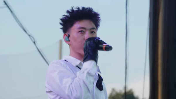 Rich Brian saat tampil di Head in the Clouds Los Angeles. Foto: Youtube/88rising
