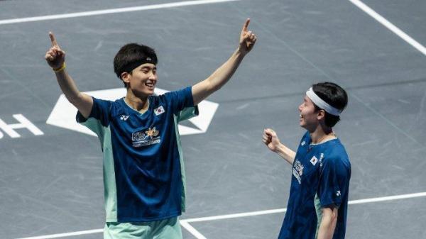 KIM/SEO - Ganda putra Korea, Kim Wonho/Seo Seungjae berselebrasi saat menjuarai All England 2025 di Birmingham, Inggris, pada 16 Maret 2025. (Foto: BWF).