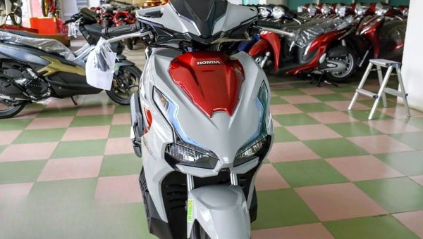 Ride into 2025 with Honda Activa 7G: Sleek Design, Smart Features And Best-in-Class Mileage of 55-60 km/l 