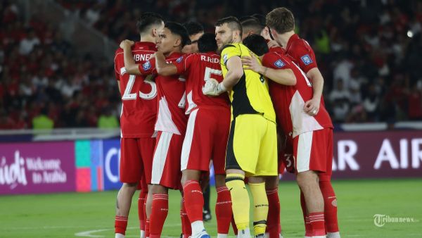 KUALIFIKASI PIALA DUNIA - Pesepak bola Timnas Indonesia berkumpul sebelum melawan Timnas Bahrain pada Kualifikasi Piala Dunia 2026 zona Asia di Stadion Utama Gelora Bung Karno (SUGBK) Jakarta, Selasa (25/3/2025). <div class=