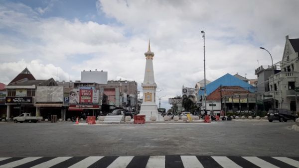 Potret Tugu Pal Putih Kota Yogyakarta. Foto: Arfiansyah Panji Purnandaru/kumparan