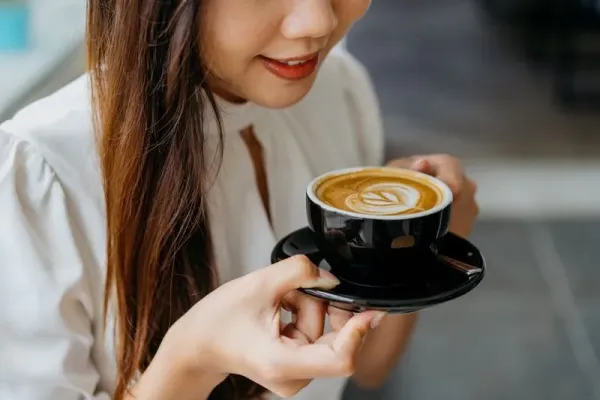 Rutin Minum 2 Cangkir Kopi Hitam Sehari Bikin Panjang Umur