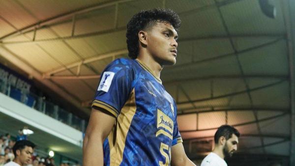 PERSIB BANDUNG - Pemain Persib Bandung, Rachmat Irianto ketika bermain di gelaran AFC Champions League Two 2024/2025.
