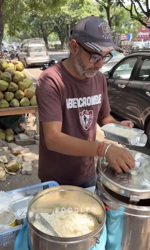 Mantan Teknisi di Amerika Sekarang Pilih Jualan Makanan Kaki Lima