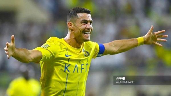 SELEBRASI CR7 - Penyerang Al Nassr, Cristiano Ronaldo merayakan gol dalam pertandingan melawan Al Fateh di Stadion Pangeran Abdullah Bin Jalawi pada 25 Agustus 2023.