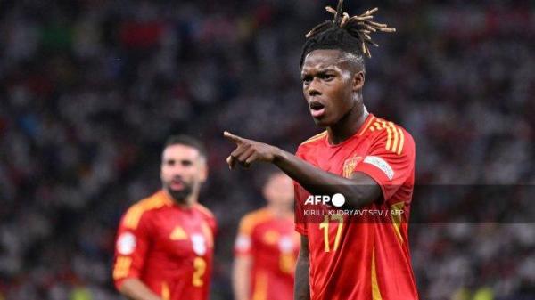 Gelandang Spanyol bernomor punggung 17 Nico Williams bereaksi selama pertandingan final sepak bola UEFA Euro 2024 antara Spanyol dan Inggris di Olympiastadion di Berlin pada tanggal 14 Juli 2024. (Foto oleh Kirill KUDRYAVTSEV / AFP)
