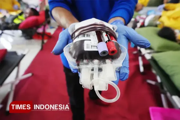 Kantong-darah-sebagai-bentuk-semangat-kemanusiaan.jpg